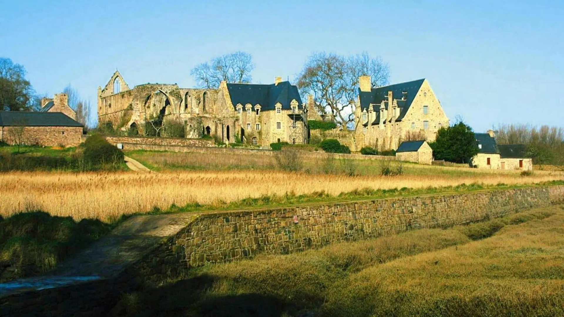 Landhaus Im Hinterland Der Kueste De Goelo Treguidel France